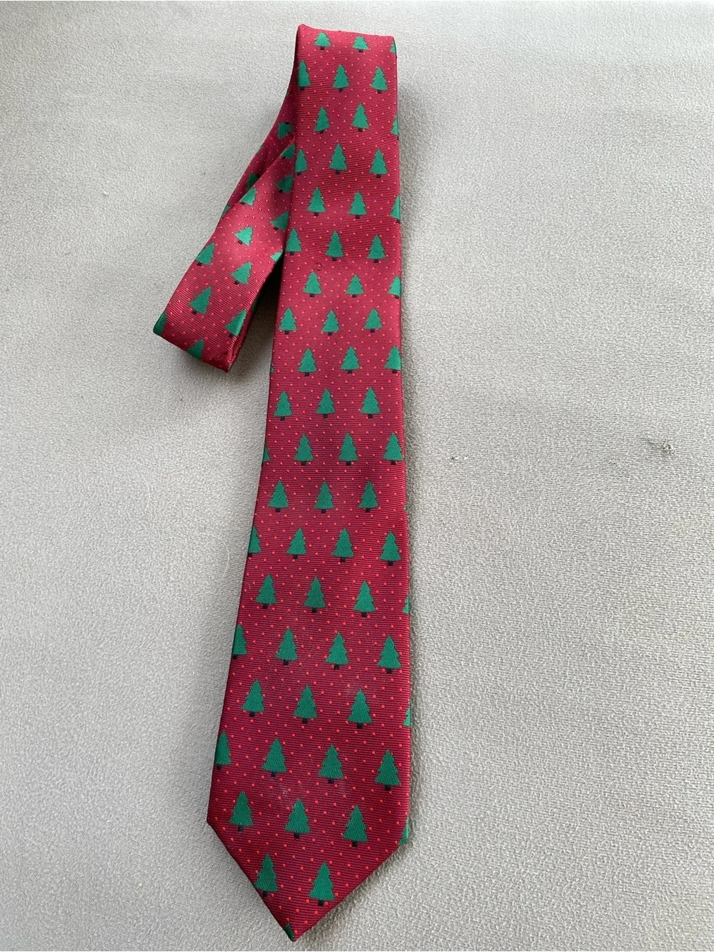 Red & Green Christmas Tree Patterned Tie - Classic Holiday Style Boys 8-14